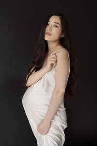 Boston Maternity Photographer. In studio maternity session. In studio editorial maternity session. Great Boston family photographer. Deborah Zoe Photography. Boston Family Portraits, Boston Maternity Portraits, Boston Editorial Photographer.