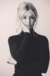 Teen girl poses for Personality Portraits at Holy City Babies Portrait Studio in Charleston, South Carolina.