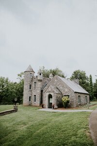 Yew Dell castle exterior wedding venue in Crestwood Kentucky