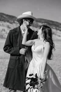 colorado-elopement-photographer-sylvan-dale-ranch56-B&W