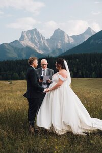 Alberta all-inclusive & small wedding photographer / allie knulls photography