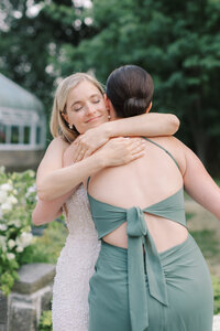 Hug | Domaine Cataraqui | European-inspired Canadian Wedding | Juno by Julia C. Vona