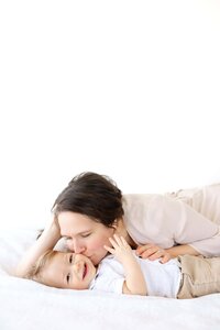 toddler-mother-snuggling-on-white-bed-lifestyle-photo