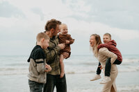 milwaukee family photographer.beach photography session.lifestyle-12