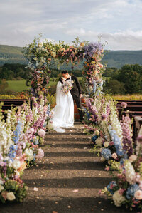 bride-groom-altar-lush-roses