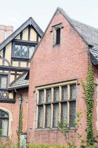 The front of the manor at Stan Hywet photographed by akron ohio wedding photographer