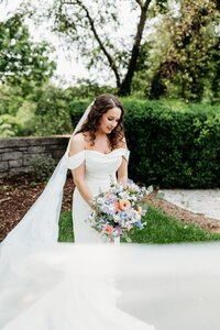 garden-bridal-portrait-pastel-wedding-bouquet