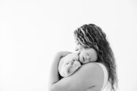 mother-newborn-baby-smile-bend-or