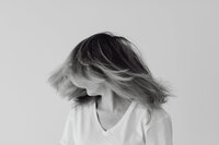 kaboompics_brushing-hair-and-making-hairstyles-hair-care-26372