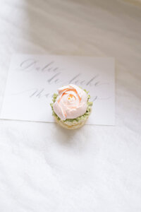 Floral macaron wedding favours_