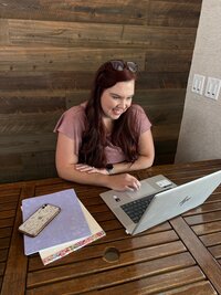 Ashlee-working-in-coffee-shop