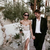 superherodesignco_34572_Bride_and_groom_walking_hand_in_hand__5ac28b39-0f95-4317-8154-4c7325886d7c_3