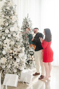 Gallery-2025_12-20 Christmas Minis Sarah 57-MSP-MSuarezPhotography
