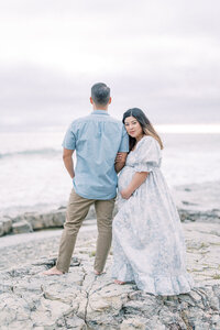 Maternity-Photoshoot-Crystal-Cove-Laguna-Beach_008