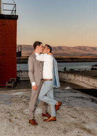 Columbia-Gorge-Wedding-Photographer.jpg