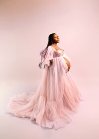 In studio maternity photos Rochester, MI
