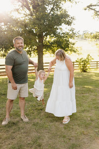 family mini engagement couple wedding christmas spring fall sessions maternity photographer wedding photography stuarts draft waynesboro charlottesville staunton17