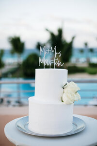 cat-ken-wedding-cake-cutting-destination-wedding-hard-rock-punta-cana