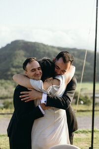 Emotional moment between one groom and his mother during a wedding in San Sebastián