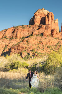 sedona-elopement-arizona-couple-redrocks-wedding.jpg-