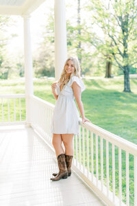 ellie-g-17-louisville-senior-photographer