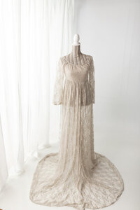 lace maternity gown for photoshoot