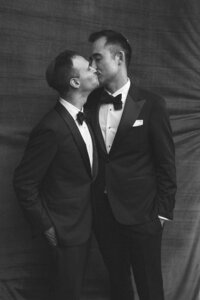 Two grooms kissing during their wedding day in San Sebastián