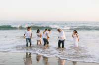 Mitzi-family-beach2022-0620
