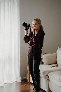 aimee kelly photographing a client in her photography studio in new plymouth