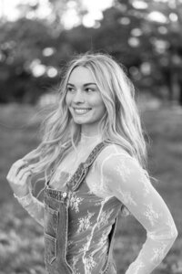 ellie-g-6-louisville-senior-photographer