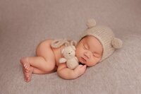 Beautiful newborn portraits in Elk Grove and Sacramento, capturing your baby's precious moments with simple elegance. Book your session today