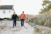 Natural-family-photos-at-toronto-cherry-beach-2