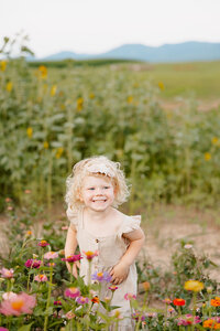 family mini engagement couple wedding christmas spring fall sessions maternity photographer wedding photography stuarts draft waynesboro charlottesville staunton29