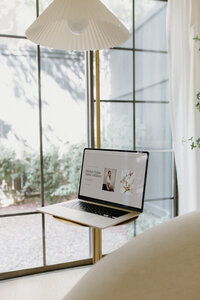 Professionelles Webdesign für Coaches – modernes Laptop-Mockup mit Coaching-Website.