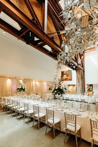 Best modern Louisville Kentucky wedding venue hosting a stylish indoor reception at 21C