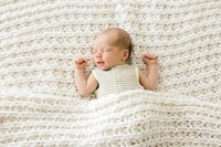 mother-kissing-newborn-closeup-soft-light-bend