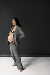 Boston Maternity Photographer. In studio maternity session. In studio editorial maternity session. Great Boston family photographer. Deborah Zoe Photography. Boston Family Portraits, Boston Maternity Portraits, Boston Editorial Photographer.
