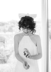 Bride prep at The Ritz London, a stylish London wedding