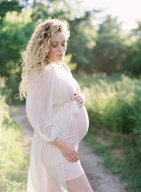 outdoor-newborn-photos