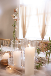 Floral tablescape at Maison Charlottesville for intimate elopement. Florist: Flowergirl Cville. Photographer: Amy Mitchell Photography.