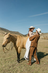 colorado-elopement-photographer-sylvan-dale-ranch211