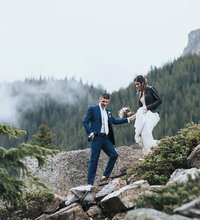 adventurous moraine lake elopement photographers
