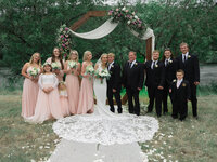 Wedding party photoin front of the arch in Sonoma, California