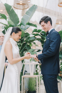 Exchanging Rings | Montreal Luxury Wedding Photographer | Juno by Julia C. Vona