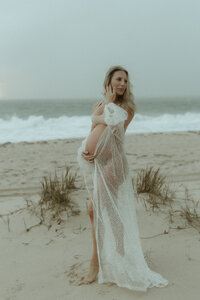 outdoor maternity session in City Beach