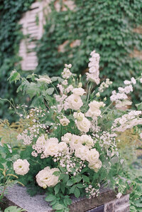 Flowers | Domaine Cataraqui | Luxury Destination Wedding Photographer in Canada | Juno by Julia C. Vona