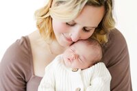 mother-snuggling-baby-close-up-newborn-session-bend-or