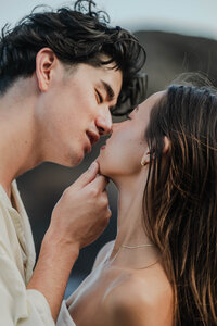 hawaii-oahu-engagement-session-beach-couple