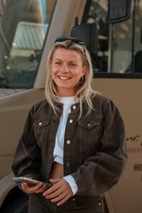 portet van een knappe meid tijdens een event