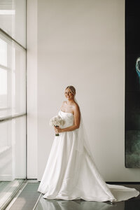 Davenport Wedding Venue | The Figge Museum Wedding | Quad Cities Wedding Photographer | Black Tie Wedding in Davenport, IA-31